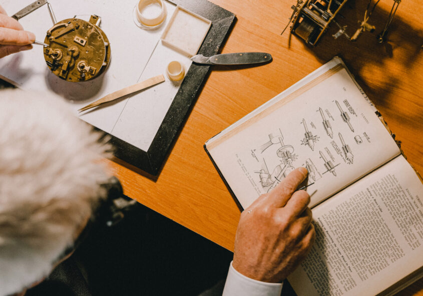 antique clock sales repairs tewkesbury gloucestershire